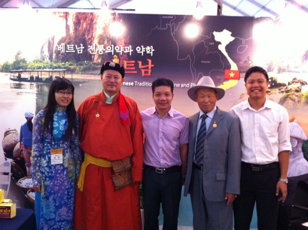 Tham dự hội chợ YHCT thế giới tại Shancheong - Hàn Quốc