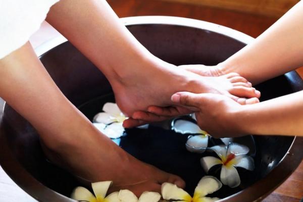 Bài Massage chân cho ktv spa